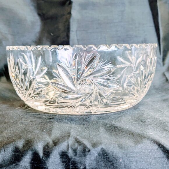 Vintage Crystal Bowl Pinwheel Pattern 8.5" tell by 3 inch high - some scratches - Picture 1 of 9
